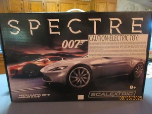 JAMES BOND 007 RACE TRACK Aston Martin DB5-Jaguar - Picture 1 of 3