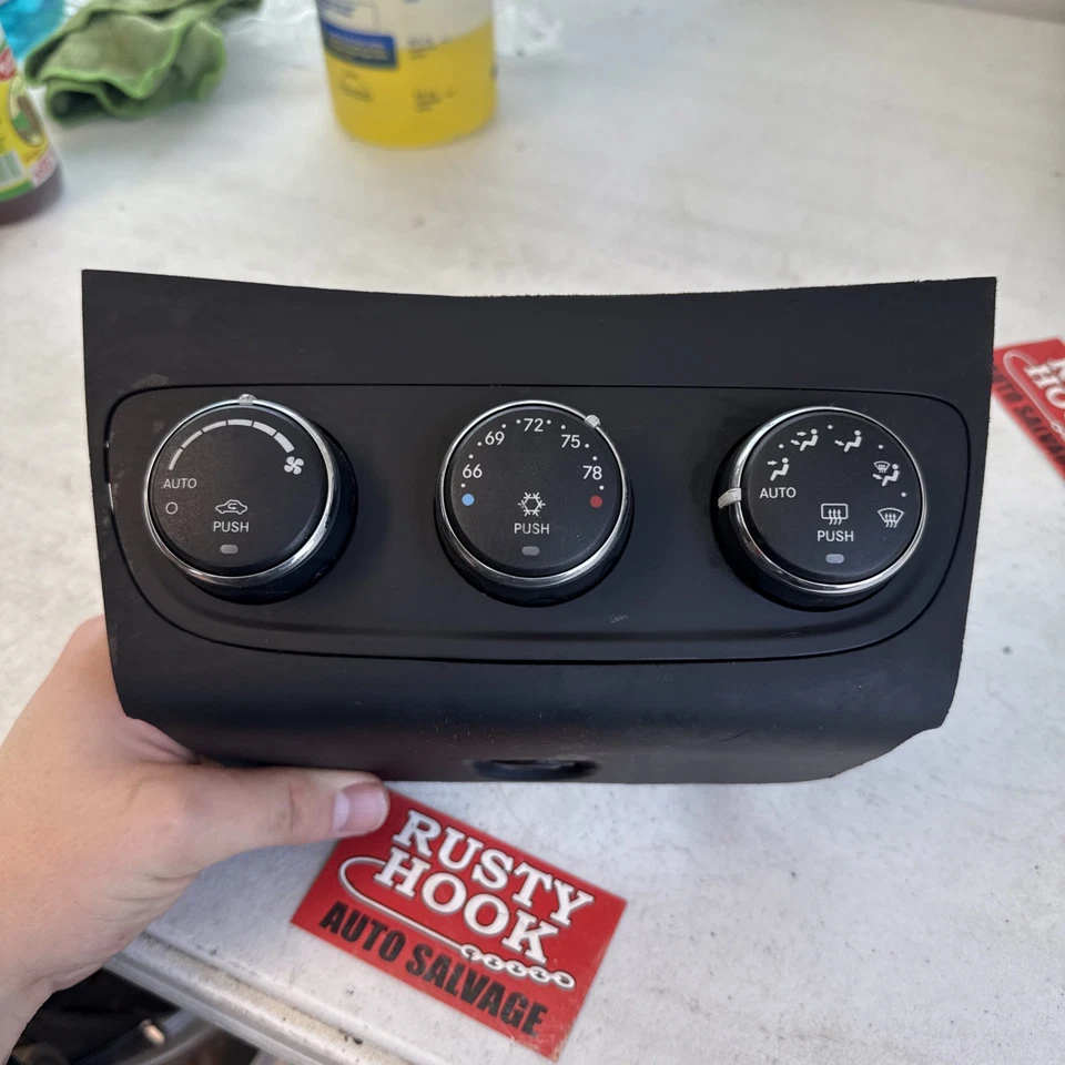 2010-2014 Chrysler 200 Dodge Avenger A/C Climate Control Unit OEM P55111888AI Foto 1 de 4