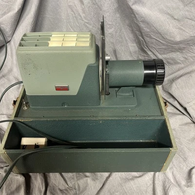 Proyector deslizante automático Argus 300 vintage con estuche de transporte, probado, funciona Foto 1 de 4