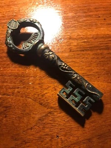 CORK SCREW WINE BOTTLE OPENER OLD SCELETON KEY SOLID BRASS VERITAS - Picture 1 of 3