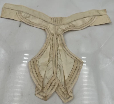 VINTAGE SIBLEY LINDSAY & CURR CO Beige Silk Lace Collar Ascot - Image 1 of 4