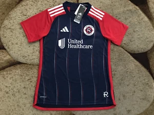 Adidas New England Revolution Heim Fußball Trikot Damen Größe Small Blau Rot Neu mit Etikett - Bild 1 von 6