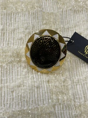 Anillo House Of Harlow 1960 Mujer Tono Dorado Cuero Blanco Círculo Grande Distintivo Foto 1 de 4