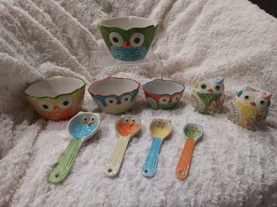10 Piece Pier One Set Of Owls 4 Measuring Cups 4 Measuring Spoons And 2 S&P Shks - Image 1 of 4