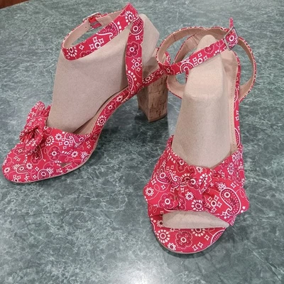 Torrid Red Bandana Print Chunky Cork Heels Ankle Buckle Size 9WW Retro Pin Up  - Image 1 of 4