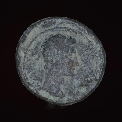 Moneda de bronce romana -- Augusto Sestercio Foto 1 de 2