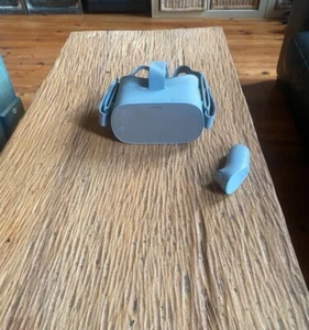 Casque réalité virtuelle autonome VR Oculus Go 32 go manette et Cable Bon État - Foto 1 di 2