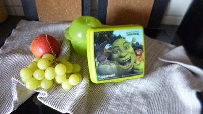 Tupperware Apfelbox grün und Shrek Brotdose-Sandwich neuwertig - Bild 1 von 4