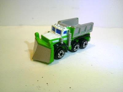Quitanieves Micro Machines - Camión volquete en verde, blanco y plata Foto 1 de 4