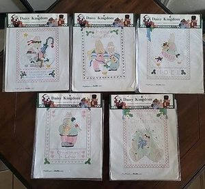 5 De colección. Muestreador de punto de cruz estampado Daisy Kingdom Bucilla conejitos de Navidad y  - Imagen 1 de 7