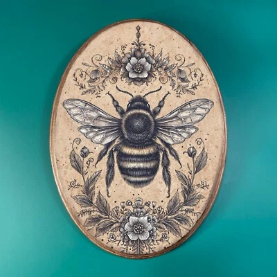 DECORACIÓN DE MADERA DE ABEJA, placa de madera de insectos de abeja con flores, decoración de arte gótico de fantasía Foto 1 de 4