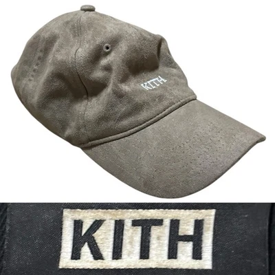 Мужские кепки Kith из искусственной замши бежевые - Изображение 1 из 4