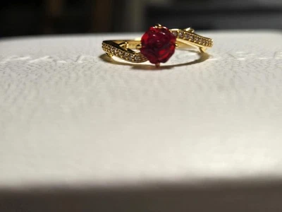 Anillo de Oro con Piedras Preciosas Rosa Roja y Piedras de Acento Pandora La Bella y la Bestia Foto 1 de 4