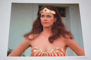 Lynda Carter Wonder Woman pinup 8x10 glossy photo Busty Sexy Cleavage tv 0147 - Picture 1 of 1