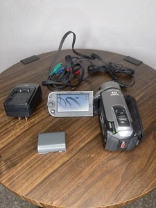 Canon Vixia HF R100 HD CMOS 20x Optical Zoom Compact Digital Video Camcorder - Picture 1 of 7