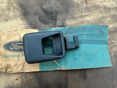 NOS 1970 Ford Mustang Boss Mach Cougar Blue Shoulder Seat Belt Bolt Cover - Изображение 1 из 4