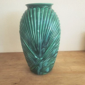 Jarrón vintage Art Deco de los años 80 acanalado/drapeado de cerámica verde azulado 12" de alto - Imagen 1 de 12