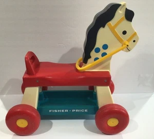 Cavallo da equitazione giocattolo Fisher Price 1976 vintage 978 tirare pony in plastica - Foto 1 di 8