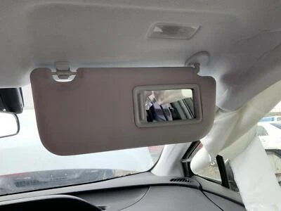 Parasol derecho usado se adapta a: Toyota Prius Prius Prime 2016 VIN FP séptimo y octavo dígito Foto 1 de 4