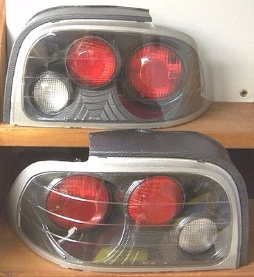 1996-1998 FORD MUSTANG FIBRA DE CARBONO ESQUERDA/DIREITA LANTERNAS TRASEIRAS DE FREIO LÂMPADAS TRASEIRAS - Imagem 1 de 4