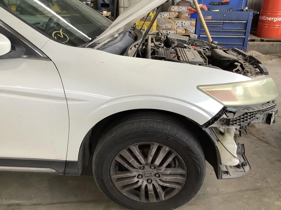 Guardabarros delantero derecho usado se adapta a: Honda Crosstour 2015 delantero derecho grado A Foto 1 de 4