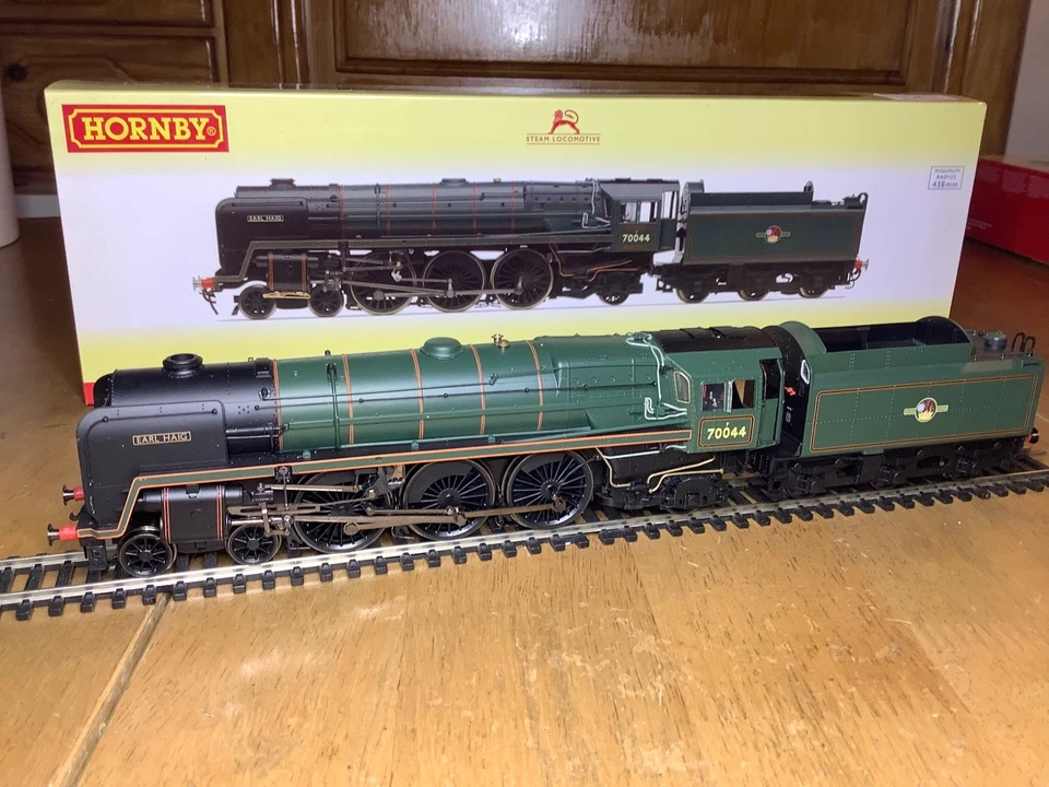 Hornby R3295 BR 4-6-2  Britannia Class Loco 70044 Earl Haig - Image 1 of 4