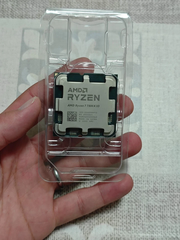 AMD Ryzen 7 7800X3D Processore (nuovo) - Immagine 1 di 3