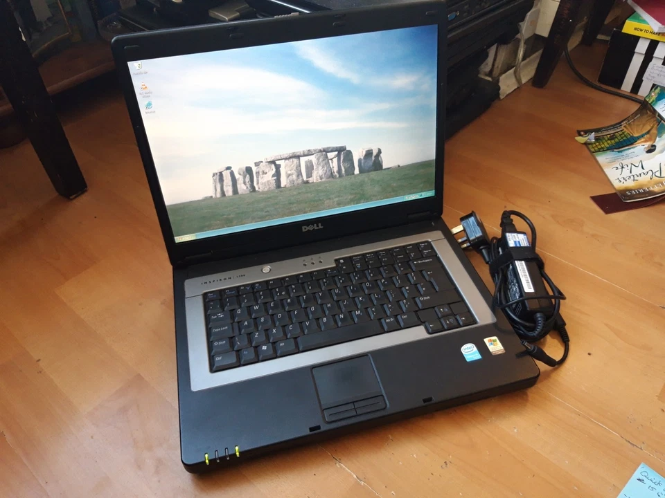 QUICK UPGRADED Dell 15.4" Windows XP Laptop- 80GB HD + 2GB RAM (D1) - Image 1 of 4
