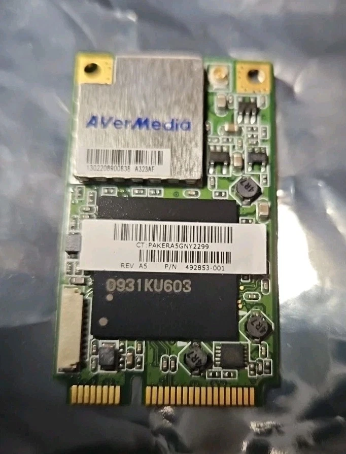 Avermedia A323AF Digital/Analógico ATSC/NTSC Sintonizador de TV/Radio FM Mini Tarjeta PCIe Foto 1 de 2