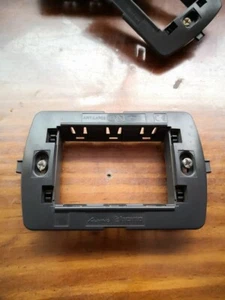 Supporto Telaio 3 posti Bticino Living International art. L4703. Nuovo - Bild 1 von 1