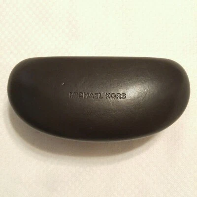 Óculos de sol Michael Kors grande estojo rígido concha marrom escuro chocolate - Imagem 1 de 4