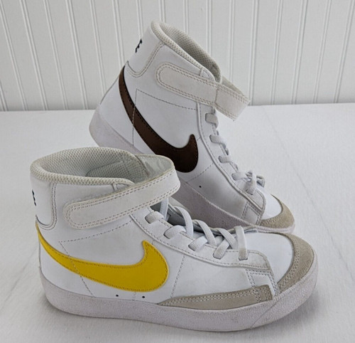 Sneakers alte Nike Blazer Mid 77 Youth 1 bianche giallo marrone DA4087 103