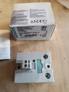 Siemens 3RF2030-1AA42 Semiconductor Relay - Picture 1 of 5