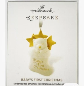 Hallmark: Baby's First Christmas - Porcelain Bear Stocking - 2014 - Foto 1 di 3