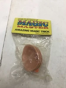 Vintage Magic Master Walnuss Muschel Spiel Dimestore Made In Hong Kong - Bild 1 von 2