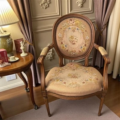 Sillón floral vintage estilo Luis XVI nogal punta de aguja “Aubusson” Foto 1 de 4