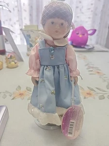 Russ Porzellan Puppen des Monats März Aquamarin 7,5 Zoll Puppe mit Ständer - Bild 1 von 3