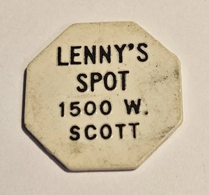 Lenny's Spot Fond du Lac  WI Plastic Good For Token #304 - Picture 1 of 2