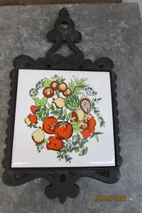 Vintage Gusseisen Untersetzer Keramik Flieseneinsatz Made in Taiwan / Pilze Gemüse  - Bild 1 von 8