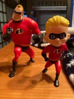 Lote de 2 figuras de acción Disney Pixar Increíbles McDonald's (2004) Foto 1 de 4