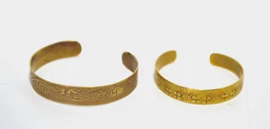2 x Vintage Brass Bracelets Etched With Deco Celtic Style Excellent Condition - Picture 1 of 8