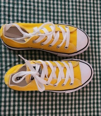 Lightly Worn 匡威 All Star 黄色低帮儿童运动鞋 网球鞋 尺码 11 — 第 1/2 张图片