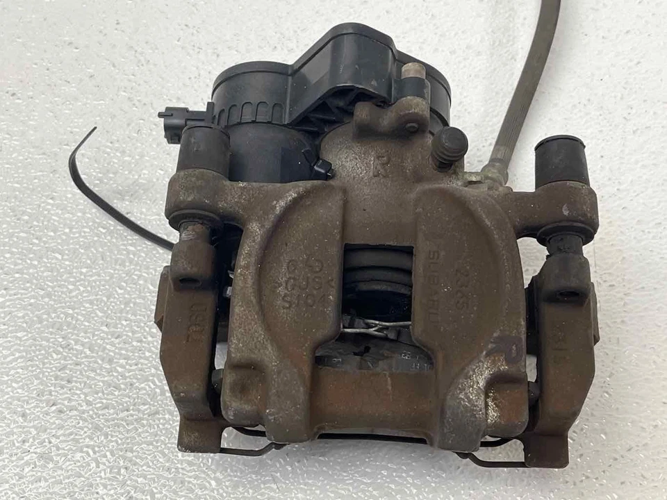 Pinza de freno trasera derecha para pasajero SUBARU LEGACY OUTBACK 2016-2019 usada OEM Foto 1 de 4