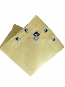 Vintage Petite Linen Handkerchief Corner Geometric Embroidery 10“ X 9 3/4“￼ - Picture 1 of 3