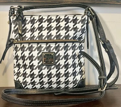 Bolso Bandolera de Hombro Dooney & Bourke Blanco y Negro Pata de Gallo Foto 1 de 4