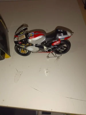 MODELLINO APRILIA RSV250 MARCO MELANDRI 2002 ALTAYA SCALA 1:12 CON SCATOLA - Immagine 1 di 4