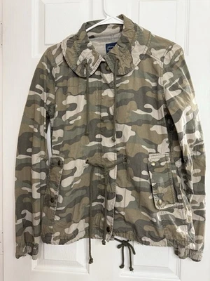 Chaqueta para mujer American Eagle Outfitters talla mediana utilitaria camuflada con capucha nueva con etiquetas Foto 1 de 4