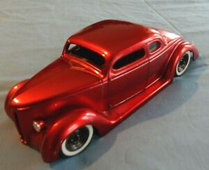 2004 Funline Muscle Machines FORD STREET ROD 1:24 Diecast Die Cast Car 