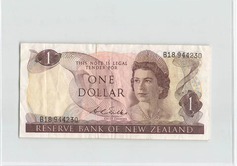 NEW ZEALAND 1 Dollar 1968-75, P-163b, Sign: Wilks, QEII, B18 944230          B1 Cover