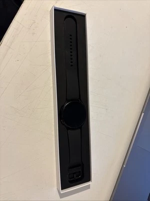 Galaxy Watch4 LTE 44mm Aluminiumgehäuse mit Silikonarmband in Schwarz (LTE) - Bild 1 von 4